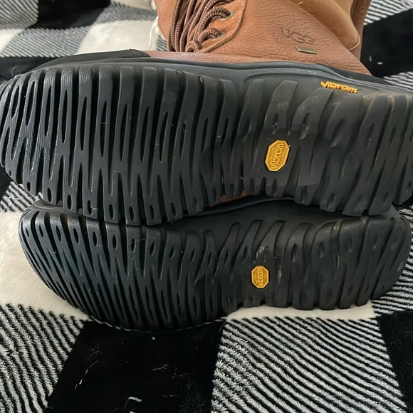 UGG Adirondack II TALL boots 8 - Picture 12 of 14